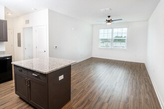 Seminole Square in Largo, FL - Building Photo - Building Photo