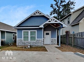 16649 E Hammon in Montgomery, TX - Building Photo