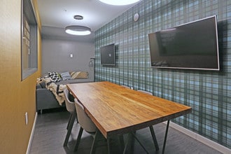 112 E. Green St by Bankier Apartments in Champaign, IL - Foto de edificio - Interior Photo