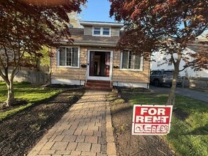 331 W Englewood Ave, Unit 1 in Englewood, NJ - Building Photo - Building Photo