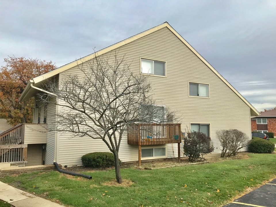 Fairmont Apartments in Bloomington, IL - Foto de edificio