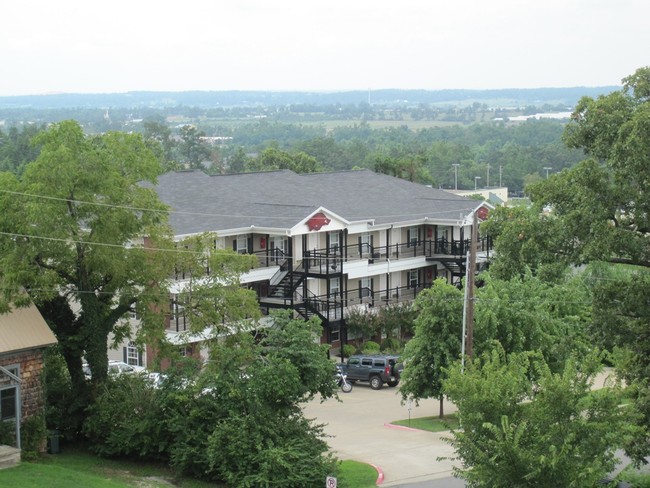 University Place Apartments in Fayetteville, AR - Building Photo - Building Photo