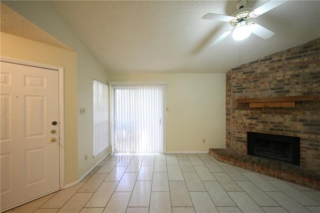 12212 Alderbrook Dr in Austin, TX - Building Photo - Building Photo