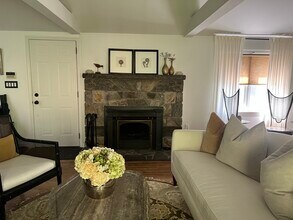 46 Gallows Hill Rd in Cortlandt Manor, NY - Building Photo - Building Photo