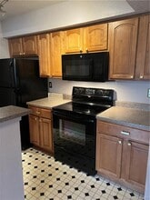 63 Leafwood Ln in Groton, CT - Building Photo - Building Photo