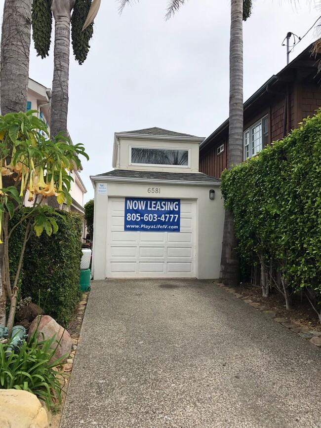 6581 Del Playa Dr in Goleta, CA - Foto de edificio - Building Photo
