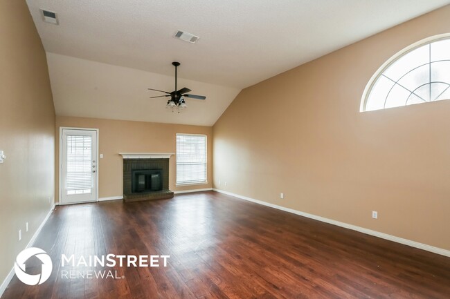 211 Meandering Way in Glenn Heights, TX - Building Photo - Building Photo