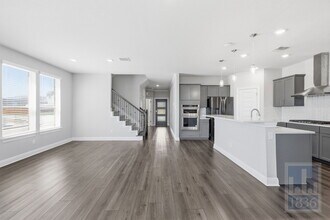 555 Purple Heart Dr in Buda, TX - Building Photo - Building Photo