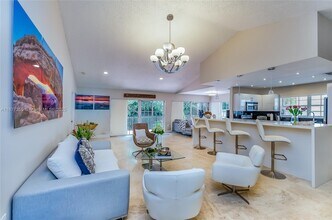 10387 NW 43rd Terrace in Doral, FL - Building Photo - Building Photo