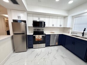 7050 Nantucket Cir in North Fort Myers, FL - Building Photo - Building Photo