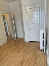 122 W 4th St, Unit 122B in Duluth, MN - Building Photo - Building Photo