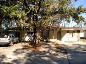 Westwood Apartments in Plant City, FL - Building Photo