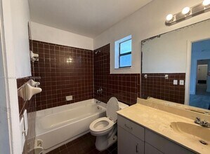 2817 NW 8th St in Fort Lauderdale, FL - Building Photo - Building Photo