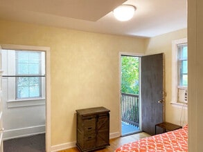 1009 Madison St in Syracuse, NY - Foto de edificio - Building Photo