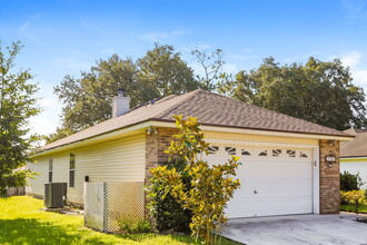 7733 Westport Bay Dr in Jacksonville, FL - Foto de edificio - Building Photo