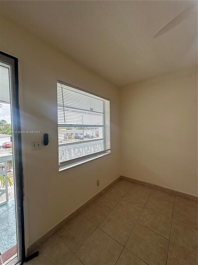 400 SE 3rd Ave in Hallandale Beach, FL - Building Photo - Building Photo