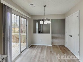 787 Woodstone Rd in Lithonia, GA - Foto de edificio - Building Photo
