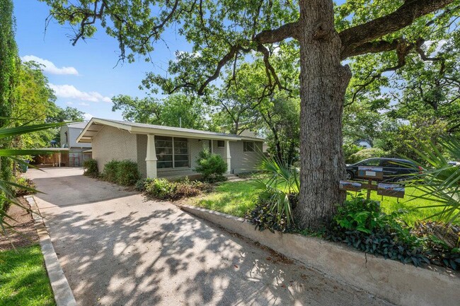 property at 1706 Palma Plaza