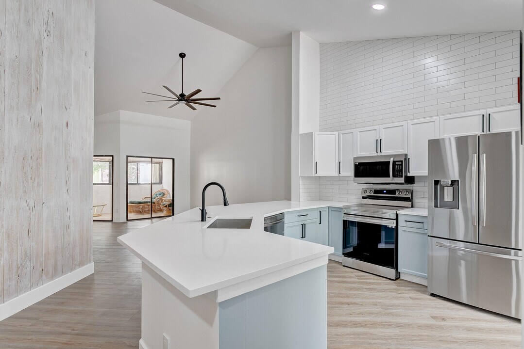 205 Sea Oats Dr in Juno Beach, FL - Building Photo