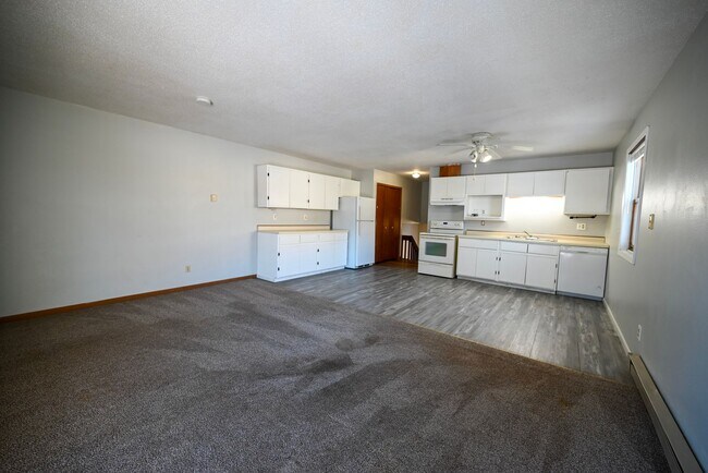 125/127 Sycamore St-Unit -127 in Baraboo, WI - Building Photo - Building Photo