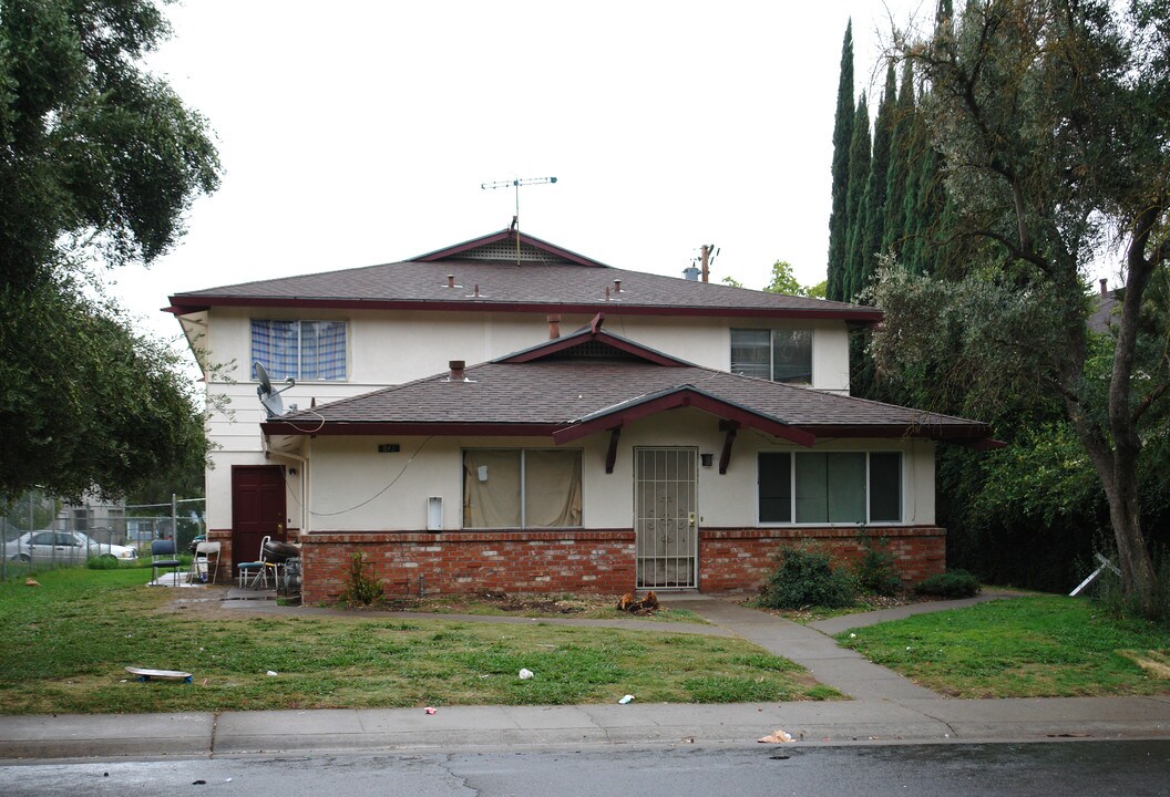 912 Dornajo Way in Sacramento, CA - Building Photo