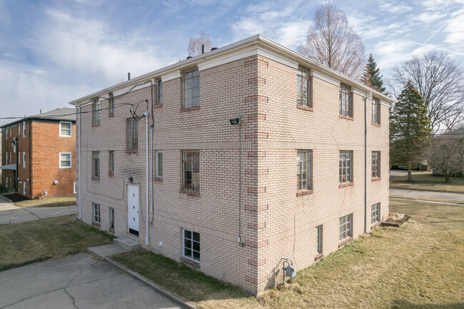 2645 Whiteway Rd in Toledo, OH - Foto de edificio - Building Photo