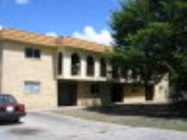 1085 Linde Ave in New Braunfels, TX - Foto de edificio