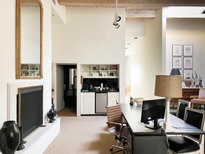 1113 W Armitage Ave, Unit 2REAR EAST in Chicago, IL - Building Photo - Building Photo