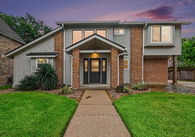 property at 522 Crestwood Dr