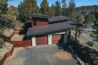 20012 Beaver Ln in Bend, OR - Building Photo - Building Photo