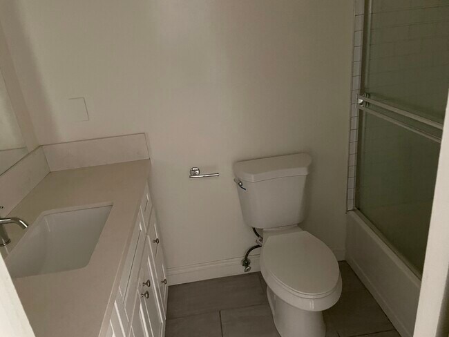 1736 N Sycamore Ave in Los Angeles, CA - Building Photo - Building Photo