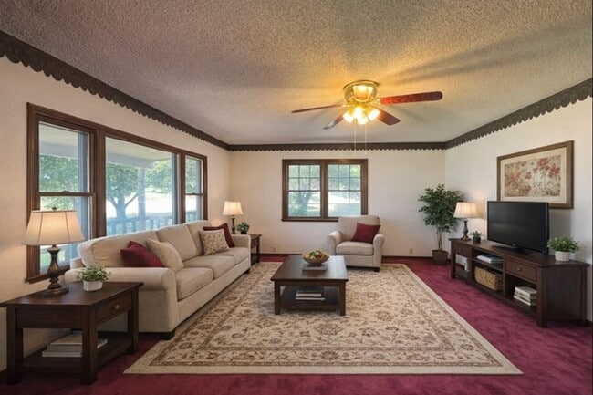 property at 901 W Chestnut St