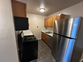 10275 Mills Station Rd in Rancho Cordova, CA - Foto de edificio - Building Photo