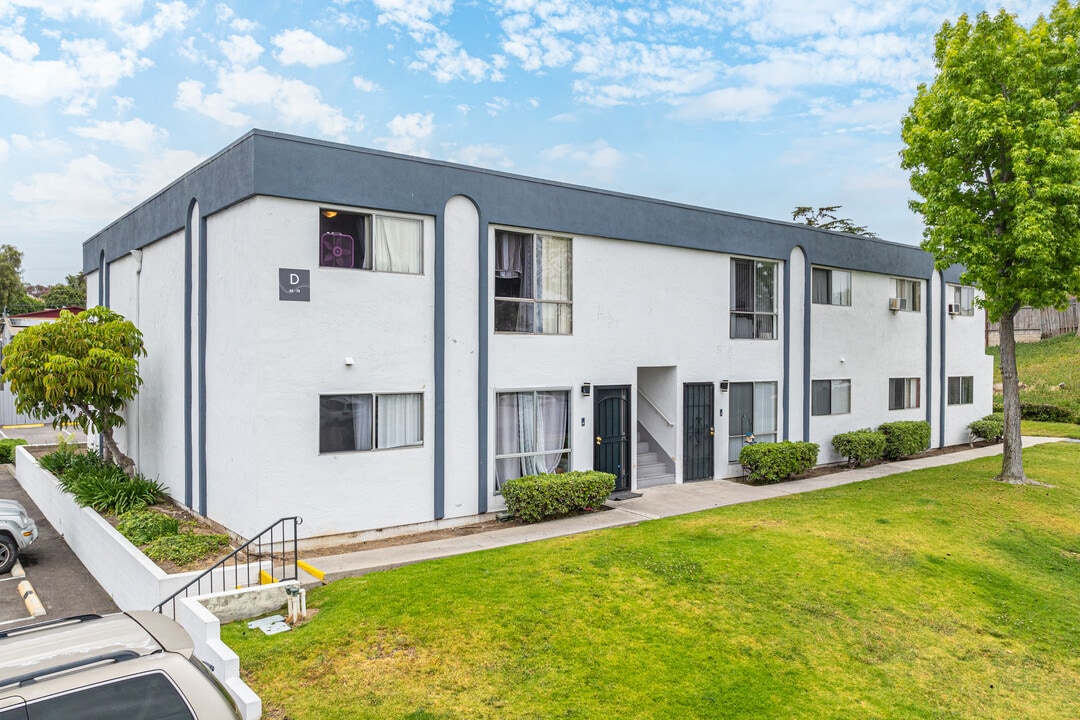 Mar at Laurel in National City, CA - Building Photo