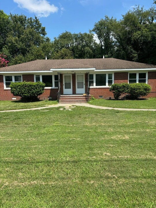 1537 Seaboard Ave in Chesapeake, VA - Building Photo