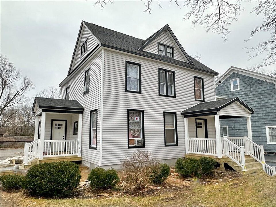 28 Academy Ave-Unit -2 in Chester, NY - Building Photo