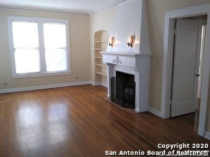 221 W Magnolia Ave in San Antonio, TX - Building Photo