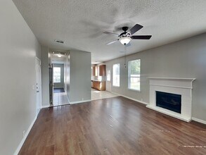 18810 Woodglen Shadows Dr in Humble, TX - Foto de edificio - Building Photo