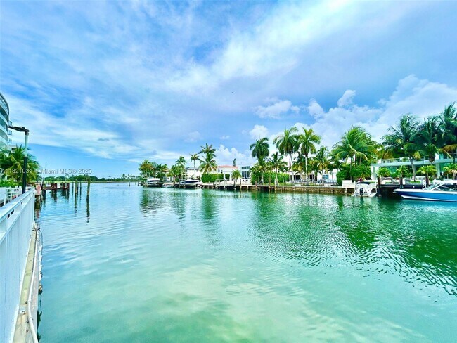 9500 W Bay Harbor Dr in Bay Harbor Islands, FL - Building Photo - Building Photo
