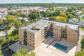 175 Maple Ave in Westbury, NY - Building Photo - Building Photo