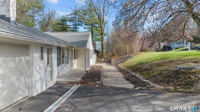 9 Daniel Rd in Bristol, CT - Building Photo - Building Photo