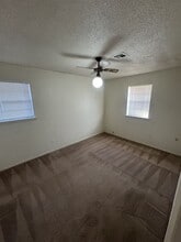 916 E Howard St in Ada, OK - Foto de edificio - Building Photo