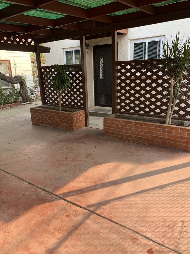 391 Garrett Ave in Chula Vista, CA - Foto de edificio - Building Photo