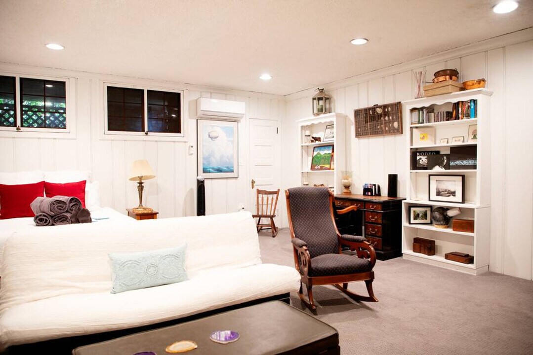3833 Calvert St NW in Washington, DC - Building Photo
