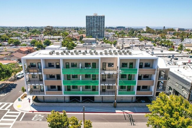 Backhouse Apartments in Chula Vista, CA - Foto de edificio - Building Photo