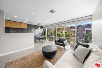 1145 Larrabee St in West Hollywood, CA - Building Photo - Building Photo