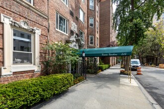 Gracie Gardens in New York, NY - Foto de edificio - Building Photo