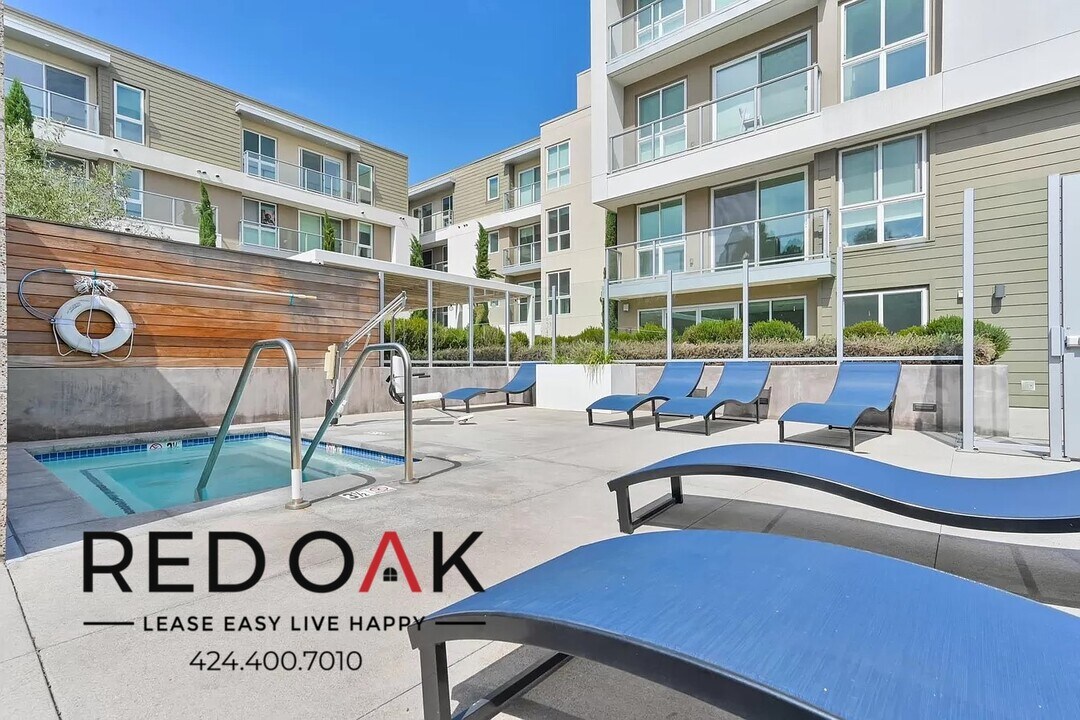8820 Belford Ave in Los Angeles, CA - Building Photo