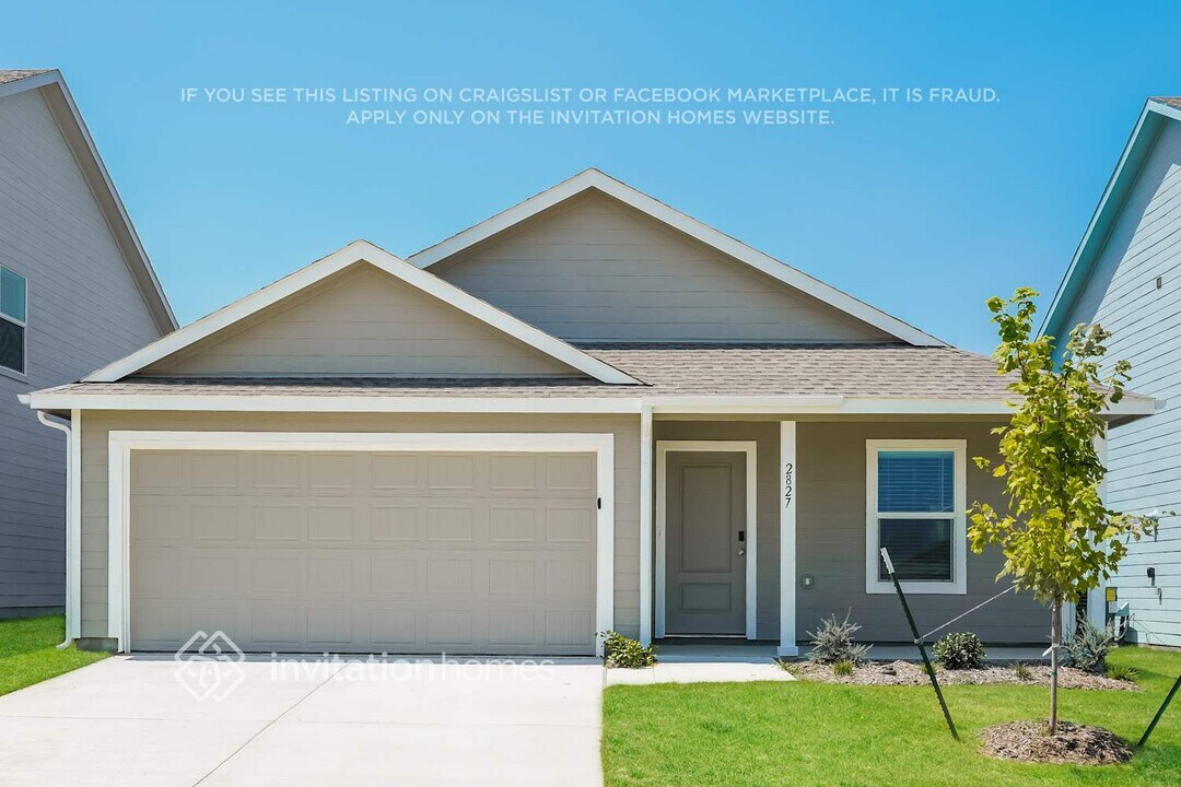 2827 Tennessee Walker Wy in Crandall, TX - Foto de edificio