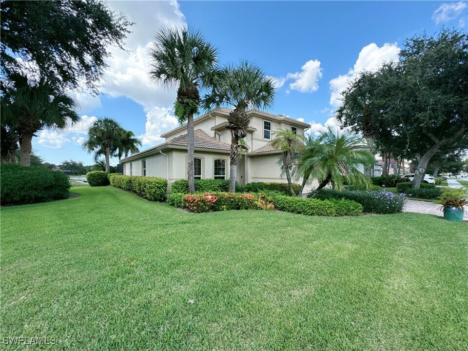 26532 Lucky Stone Rd in Bonita Springs, FL - Foto de edificio